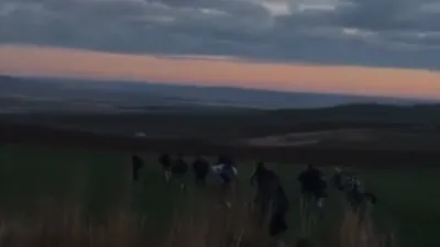 Bu görüntüler çok konuşulacak: Mültecileri sınıra taşıma seferberliği!