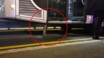 İstanbul'da akılalmaz olay! Rögar kapağı metrobüse saplandı