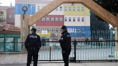 Soyadıyla dalga geçen arkadaşını bıçakladı