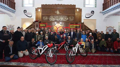 AK Partili başkandan camide bisiklet şovu