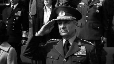 Kenan Evren’in adını sildirdi