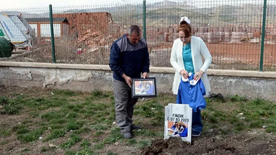 Elveda Fındık! Önlüklü fotoğrafı mezarına asıldı
