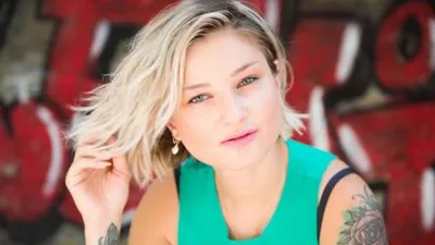 Güliz Ayla'yı kızdıran soru: Striptiz videolarını...