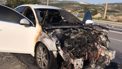 Lüks otomobil alev alev yandı