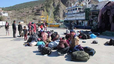 Boğulma tehlikesi geçiren mülteciler: ''Bir yıldır gitmek için bekliyoruz''
