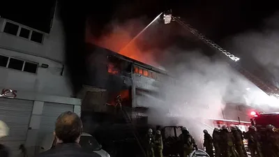 İstanbul'da geceyarısı korkutan yangın