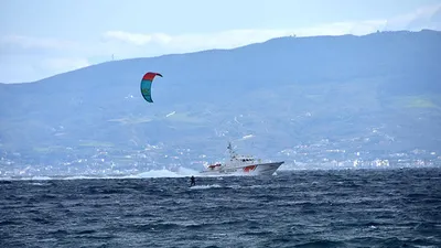 Bir yanda sörf bir yanda sığınmacı devriyesi !