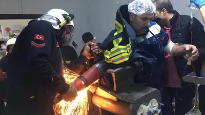 Kolunu tereyağ makinesine kaptırdı