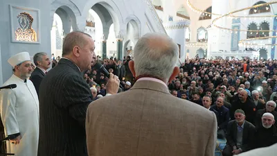 Erdoğan cemaate seslendi: Bu aralar sarılmaları, öpüşmeleri erteleyelim