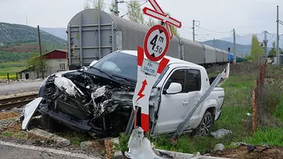 Hemzemin geçitte feci kaza