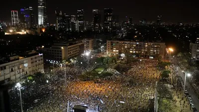 İsrail'de sosyal mesafeli eylem! Binlerce kişi Netanyahu'yu protesto etti