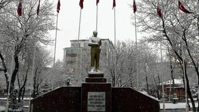 23 Nisan'a kar yağışıyla uyandılar