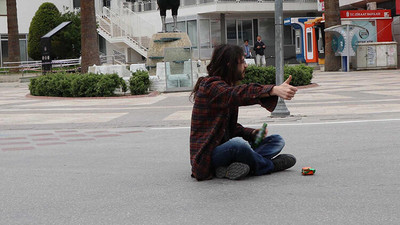 Yasağa rağmen sokağa çıktı, ambulansa otostop çekti! 