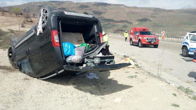Hafif ticari araç devrildi: 6 kişi yaralandı