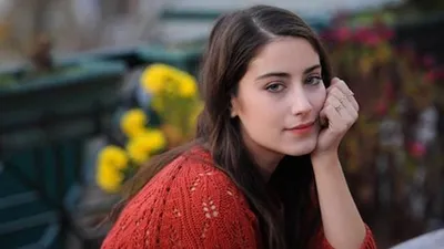 Hazal Kaya setlere geri dönüyor