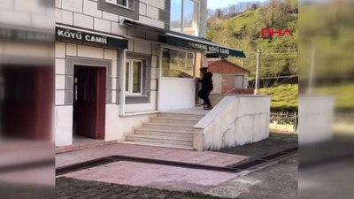 Cami  hoparlöründen güldüren anons