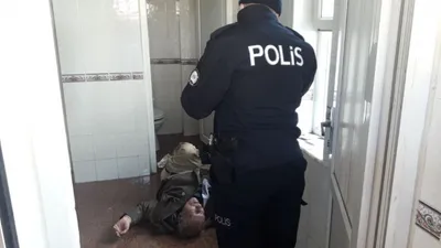 Yaşlı adam tuvalette ölü bulundu