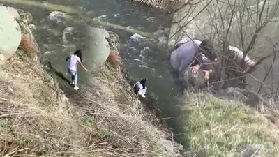 Günün kahramanları! 2 polis memuru, genç kızı böyle kurtardı