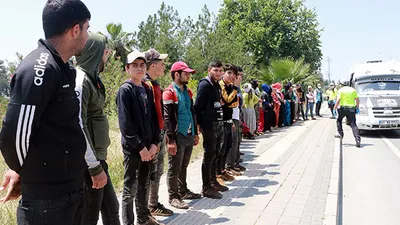 7 kişi taşınması gereken minibüsten 35 kişi çıktı!