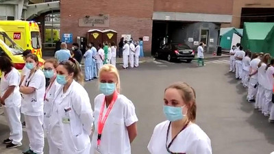 Sağlık çalışanları Başbakanı böyle protesto etti