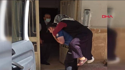 Polis, ayağı kırılan kadını sırtında taşıdı
