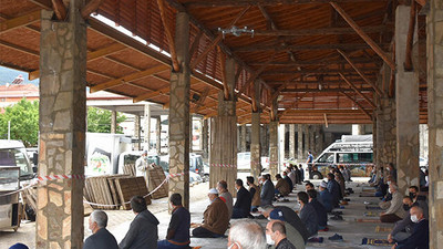 Cuma namazında drone ile ateş ölçümü