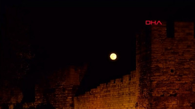 İstanbul'da gece yarısı görsel şölen