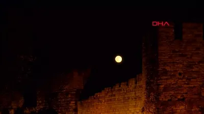 İstanbul'da gece yarısı görsel şölen