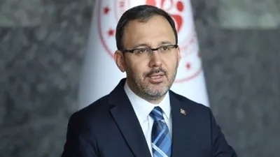 Bakan Kasapoğlu'ndan ''Hagi mi?, Alex mi?'' anketi