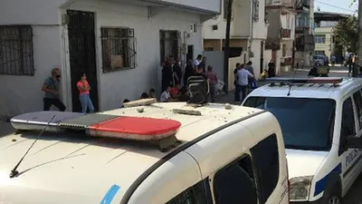 Kavgayı ayırmaya gelen polisi taşladı!