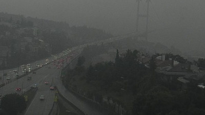 İstanbul'da gündüz geceye döndü! Korkutan görüntü