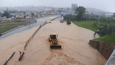 D-100 sular altında! Yol çift yönlü trafiğe kapandı
