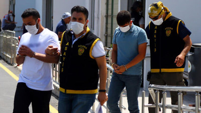 Kadınlarla alem yaparken yakalandılar!