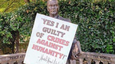 Atatürk heykeline çirkin saldırı!