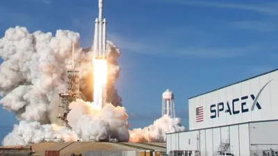 SpaceX, internet uydularını uzaya fırlattı