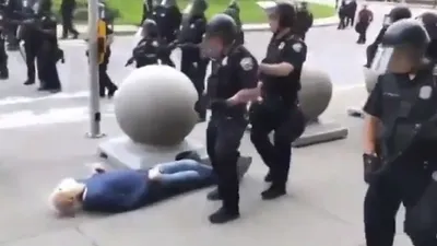 ABD'de polisin yaşlı adama şiddeti kamerada!