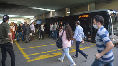 Metrobüslerde Pazartesi yoğunluğu