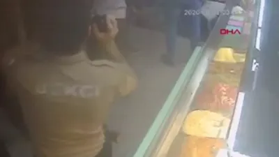 Ortaköy Kumpirciler Çarşısı'ndaki çökme anı