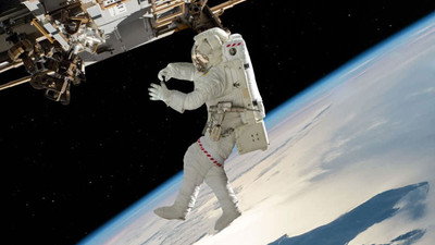 Astronotlarının tarihi uzay yürüyüşü başladı