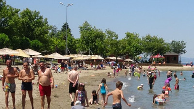 Plajlarda ''sosyal mesafesiz'' hafta sonu yoğunluğu
