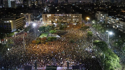 Netanyahu'ya soğuk duş! Binlerce kişi sokaklara döküldü