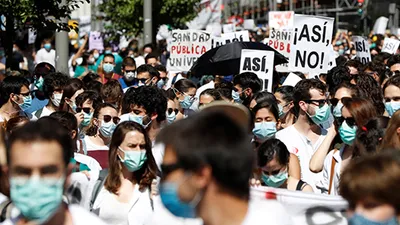 İspanya'da sağlık çalışanlarından dev protesto