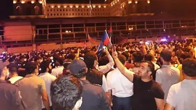 Bakü'de orduya destek yürüyüşü