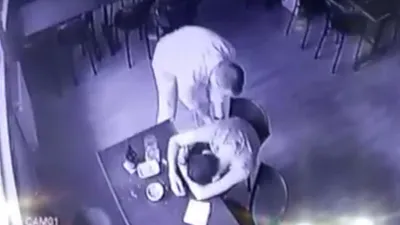 Birlikte alkol aldığı arkadaşını soydu!