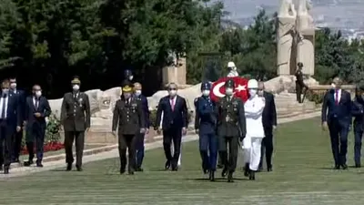 Erdoğan ve YAŞ üyeleri Anıtkabir'e çıktı
