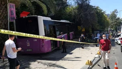 Müjdat Gezen Sanat Merkezi'ne otobüs girdi! Yaralılar var