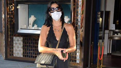 Zehra Çilingiroğlu'ndan derin dekolte