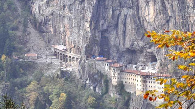 Sümela Manastırı, ziyaretçilerini ağırlamaya başladı 