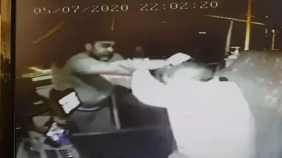 Maske takmadı diye kendisini otobüse almayan şoförü dövdü