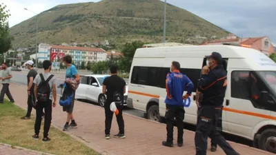 Dağda mahsur kalan 8 genç, AFAD tarafından kurtarıldı